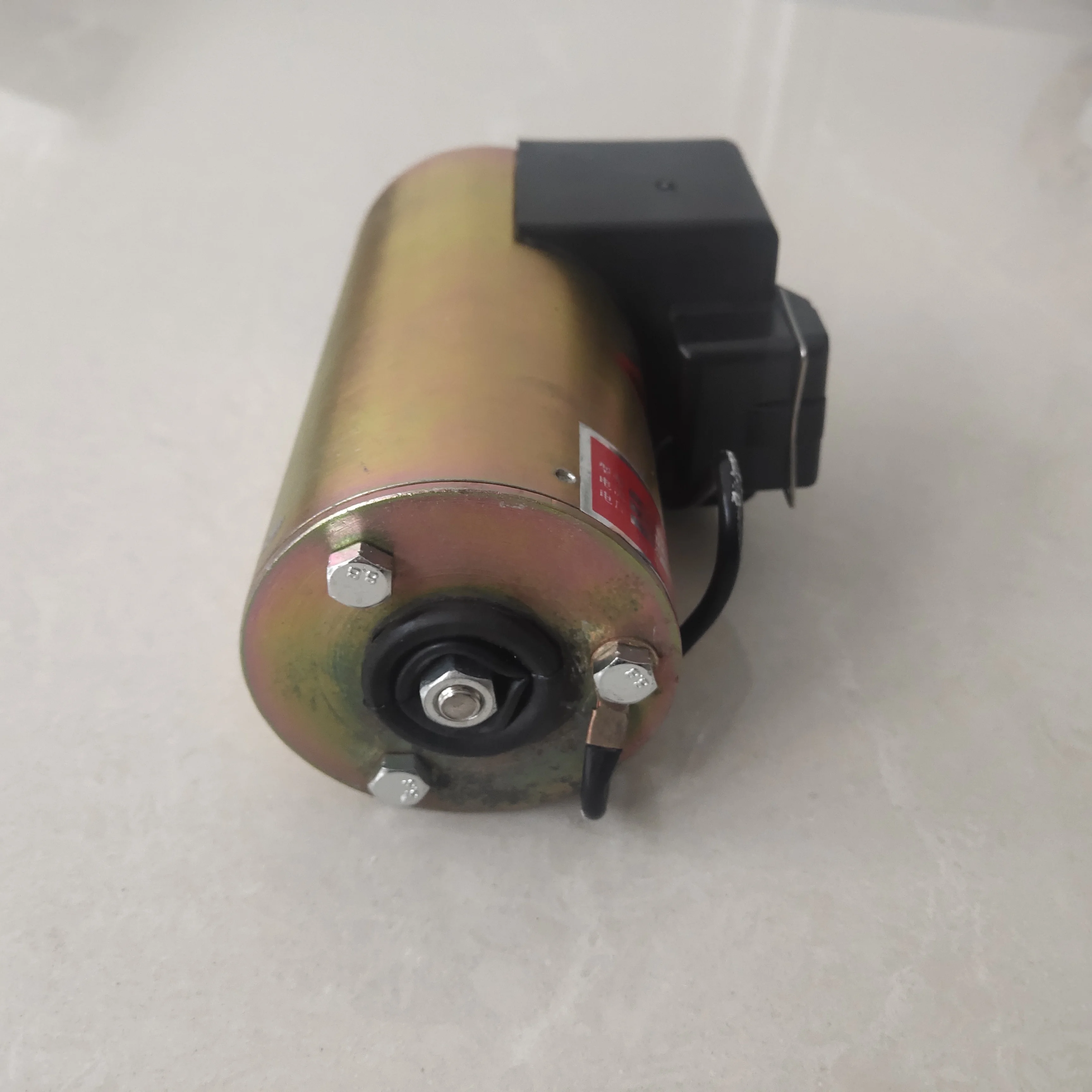 Соленоид остановки Deutz 24 В 01181665 для двигателя 1015