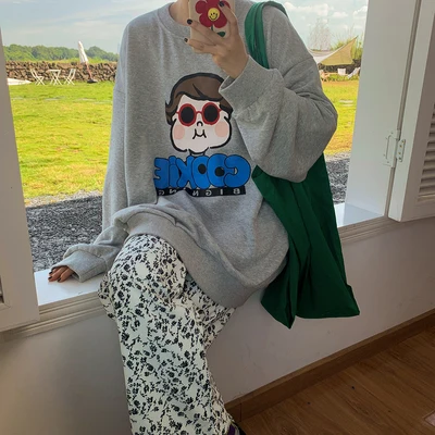 

AWomen's round neck students loose and thin cute print girl pullover top trend