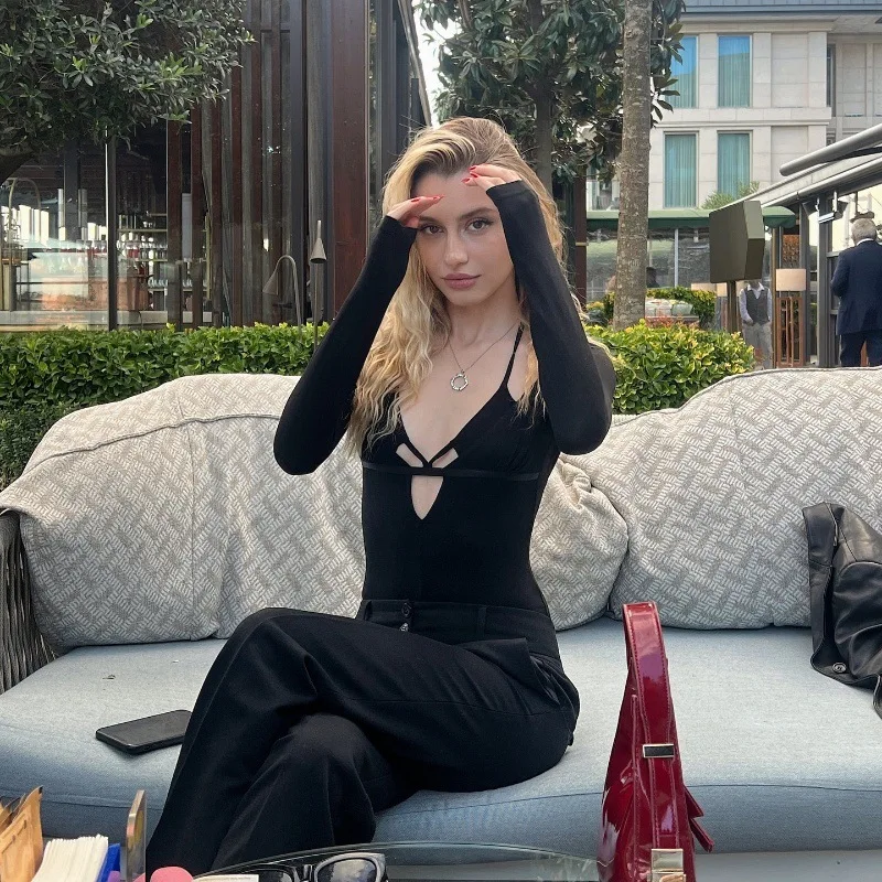 Женское боди с длинным рукавом 2024 черная базовая футболка разрезом на шее