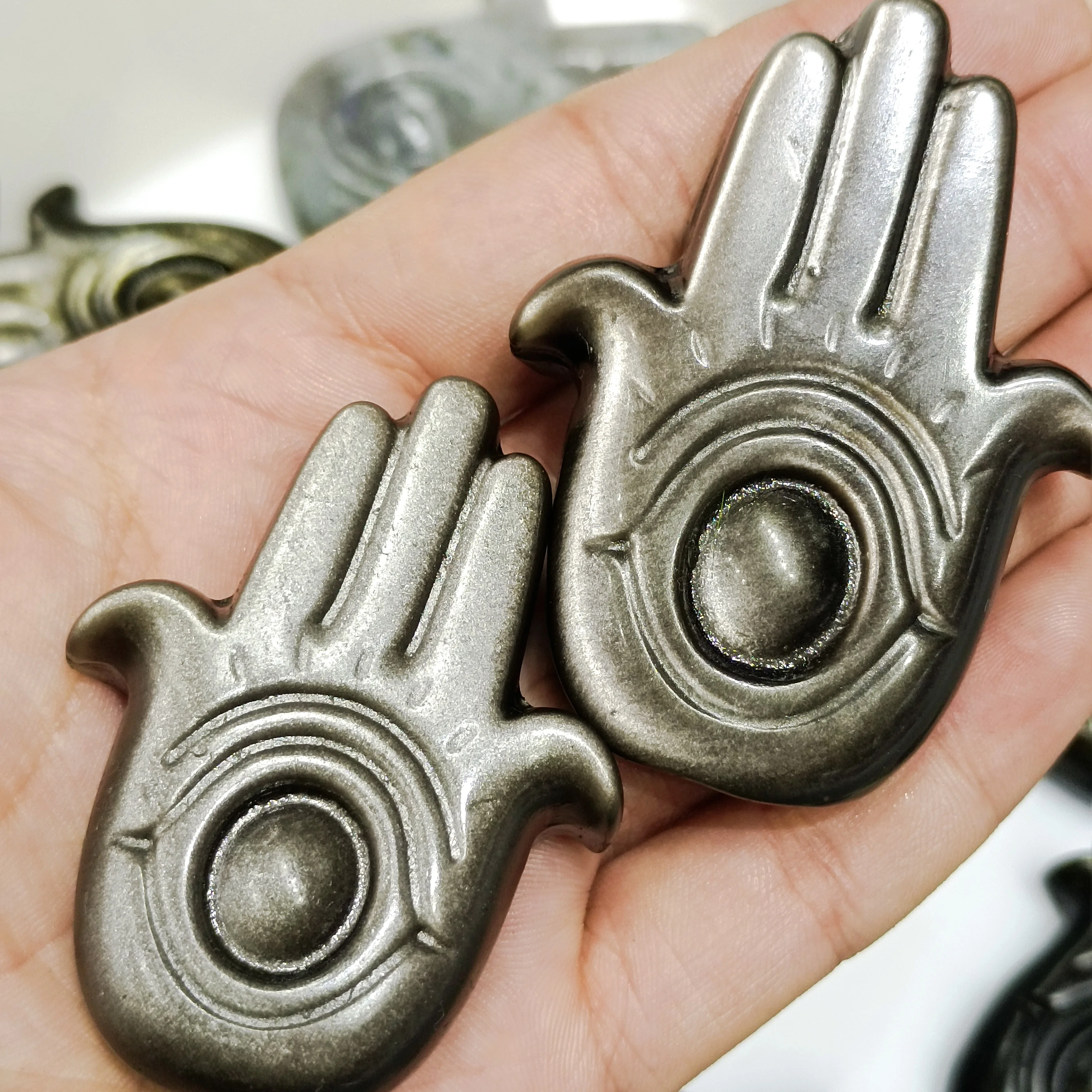 

5-6cm Natural quartz Labradorite Demon Eye gold/silver obsidian crystals palm healing reiki Stones Ornament gifts