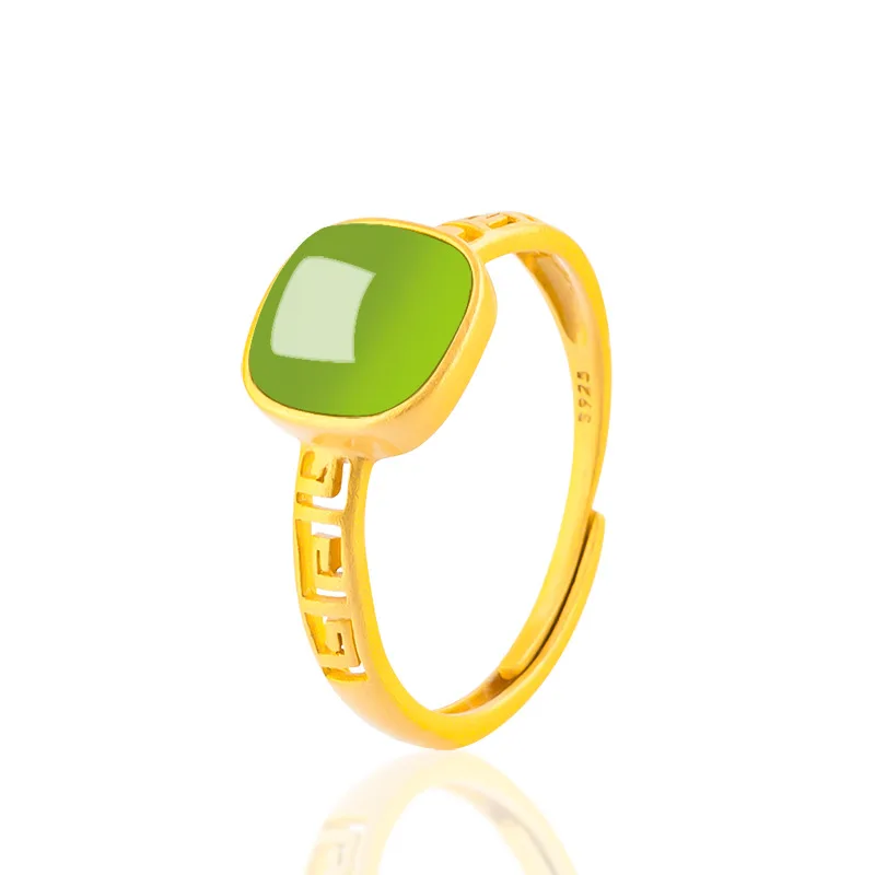 

Кольцо из натурального старого материала с зеленым яйцом