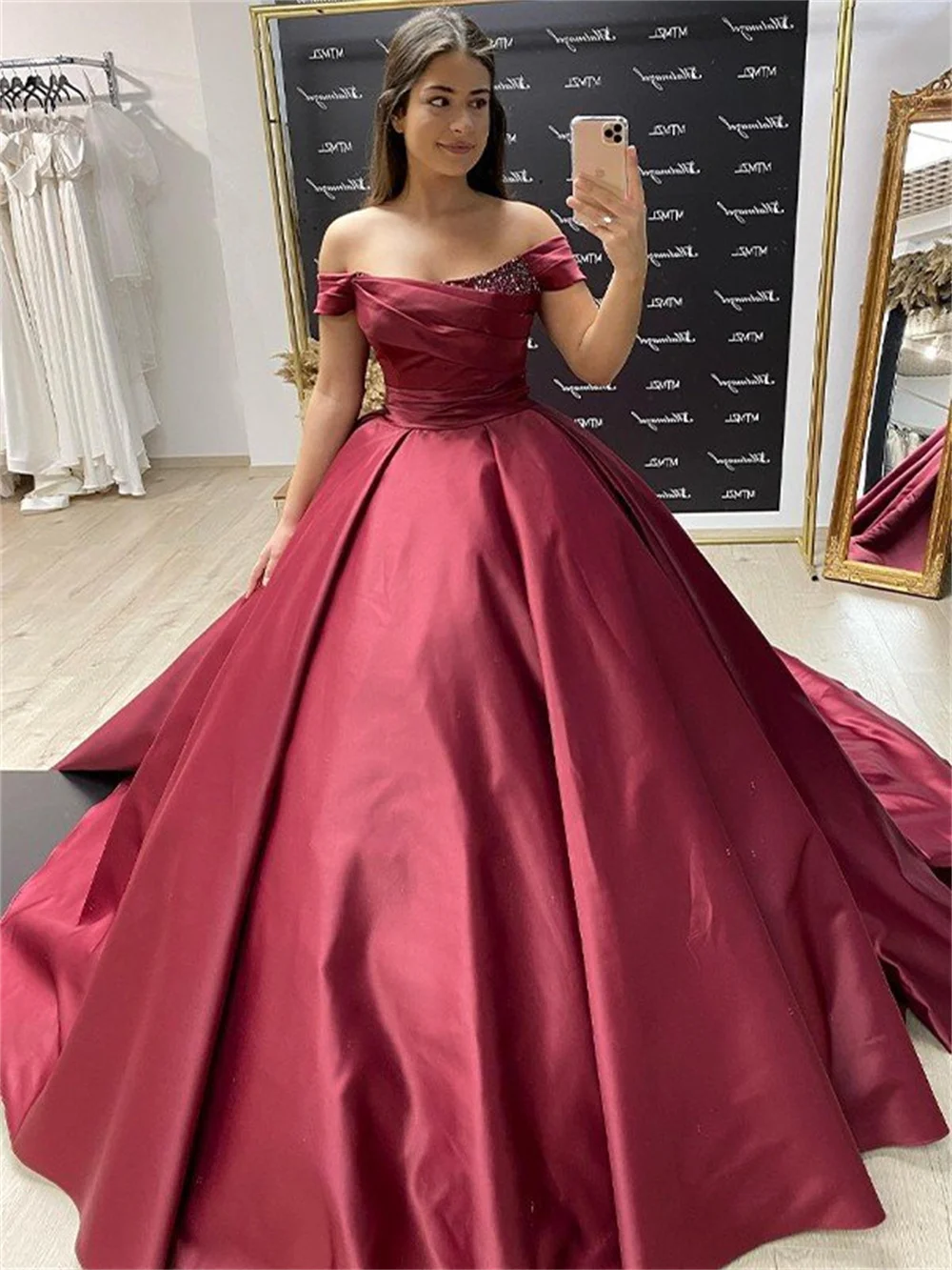 

Ball Gown Quinceanera Dresses Satin Ruffles Off-the-Shoulder Sleeveless Sweep Brush Train Sequin Satin Skirt vestidos de 15 años