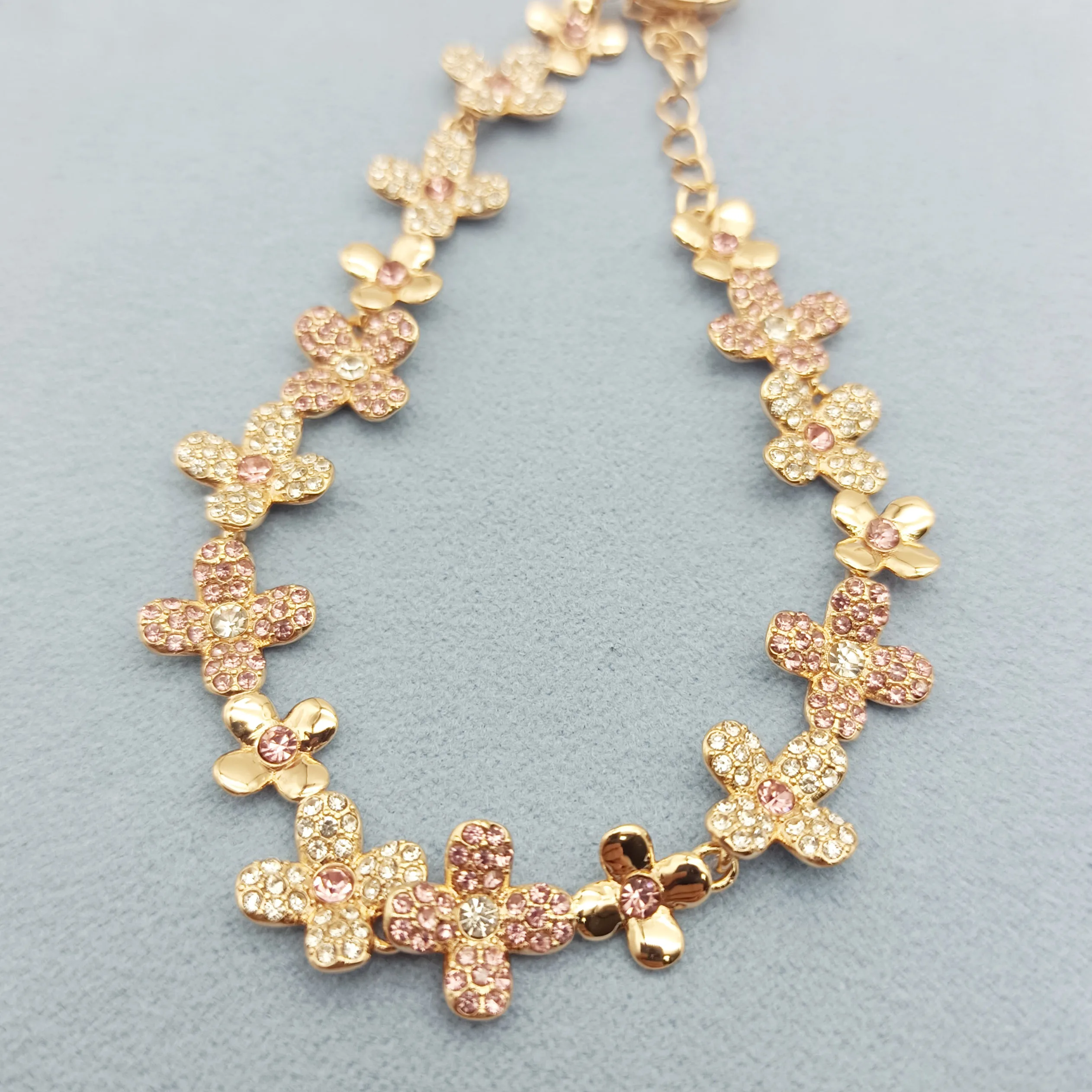 

Высококачественные Женские Ювелирные изделия SWA, браслет с розой и маргариткой, подарок на день Святого Валентина, оптовая продажа с фабрик...