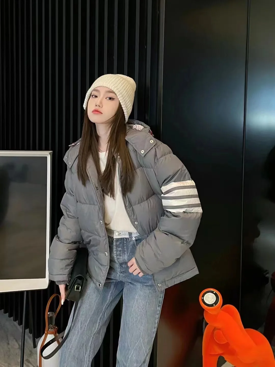 Men's White Duck Down Jacket Warm Hooded Grey Causal Business Women Jacket Coat Fashion Brand Classic Design Winter Outdoor Coat