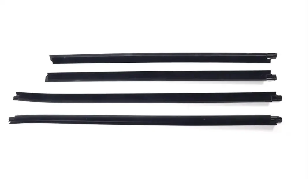 Фото 4 шт. 2006-2011 черное наружное оконное стекло резиновая для Toyota Fortuner уплотнитель внешний ламинат резина 68162-0K010 №3