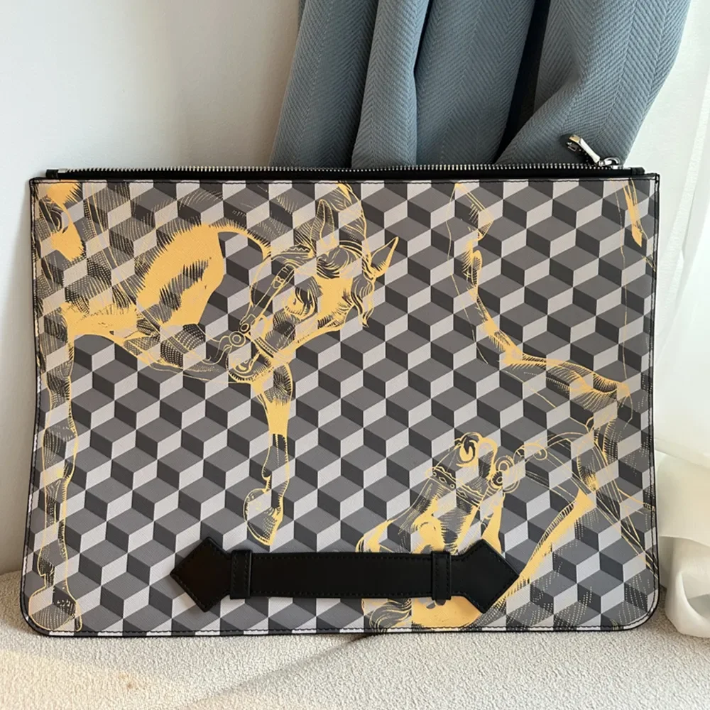 

Женская сумка-клатч для косметики, из кожи