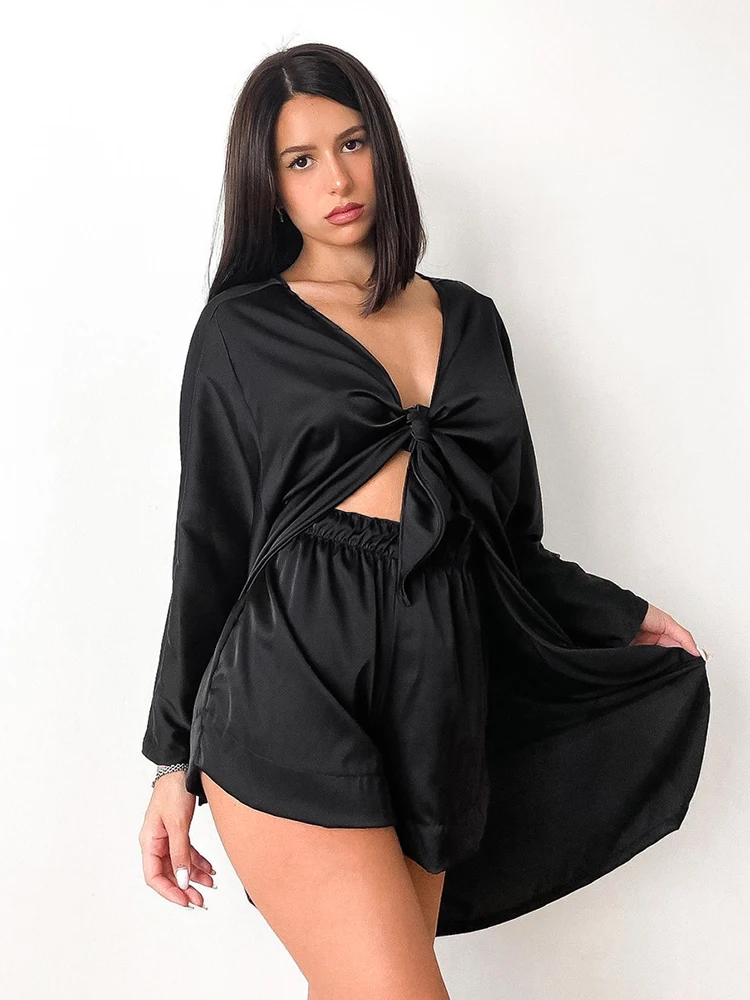 

Атласная пижама Hiloc на завязках, комплекты одежды с рукавами «летучая мышь» и шортами, черная, белая пикантная Ночная одежда с высокой талие...