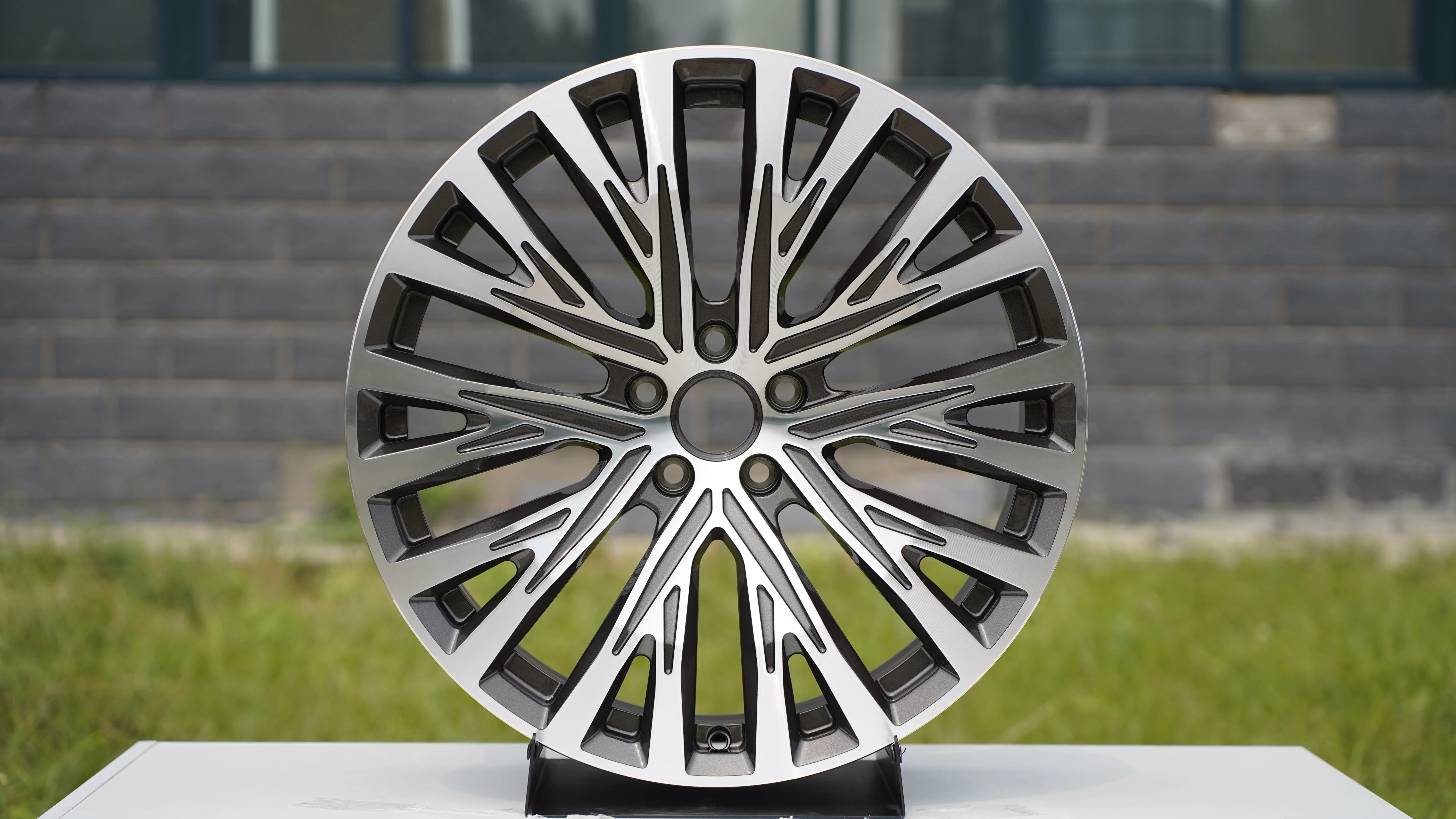 Фото 22x12 24x12 24x14 26x16 28x16 с пользовательскими плавающими центральными колпачками для бездорожья 8x170 8x180 8x6,5 6x5,5 Кованые колеса для грузовиков №4