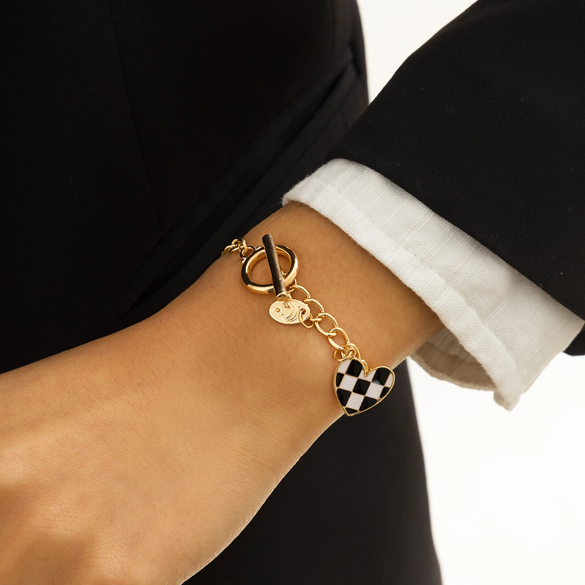 

Thick Chain with Heart/Coin Pendants Bracelet for Women Charms OT Buckle Hand Chains Checkerboard Bracelets 2022 Fashion Jewelry