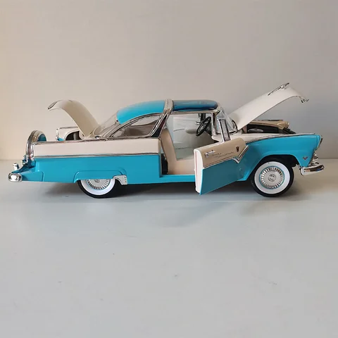 WELLY Ford Crown Victoria 1:18 металлическая модель