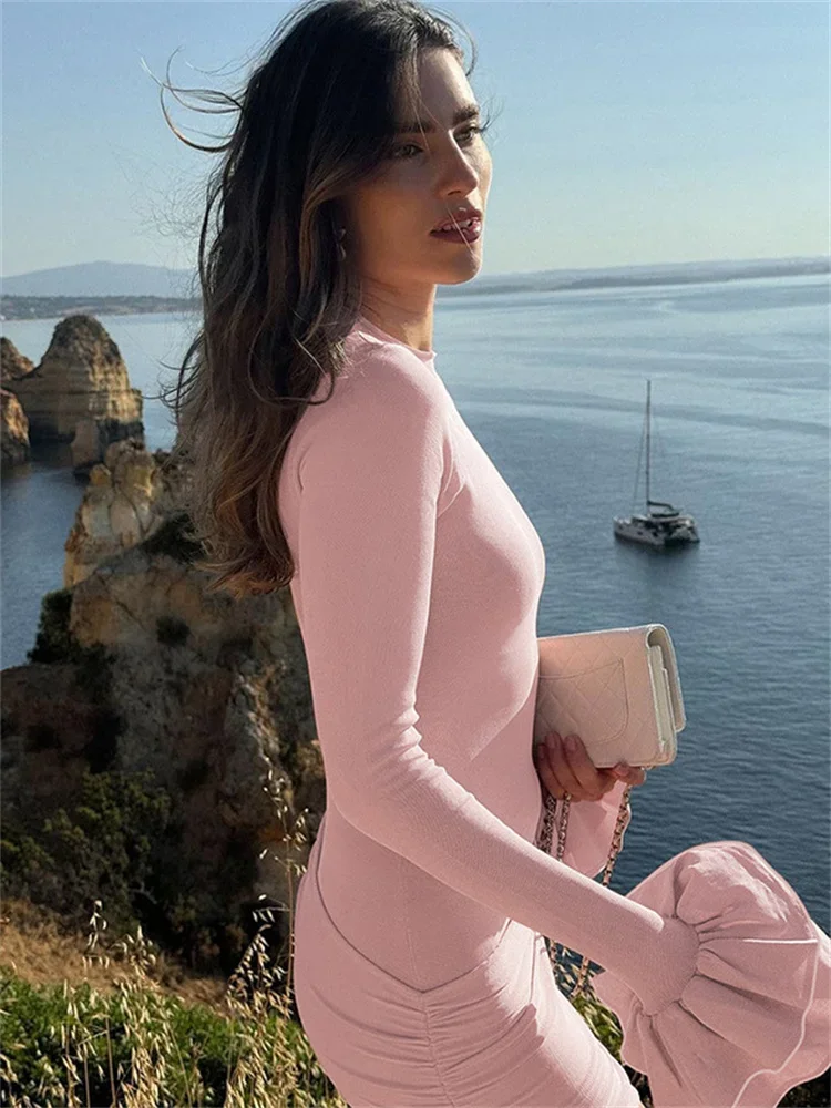 Женское мини-платье с высокой талией и оборками