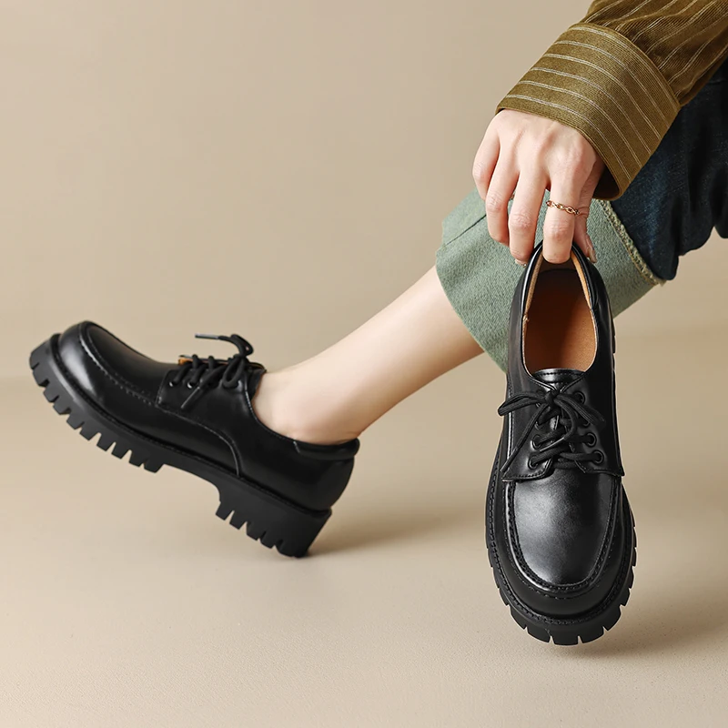 Броги на низком каблуке черные бежевые шнуровке