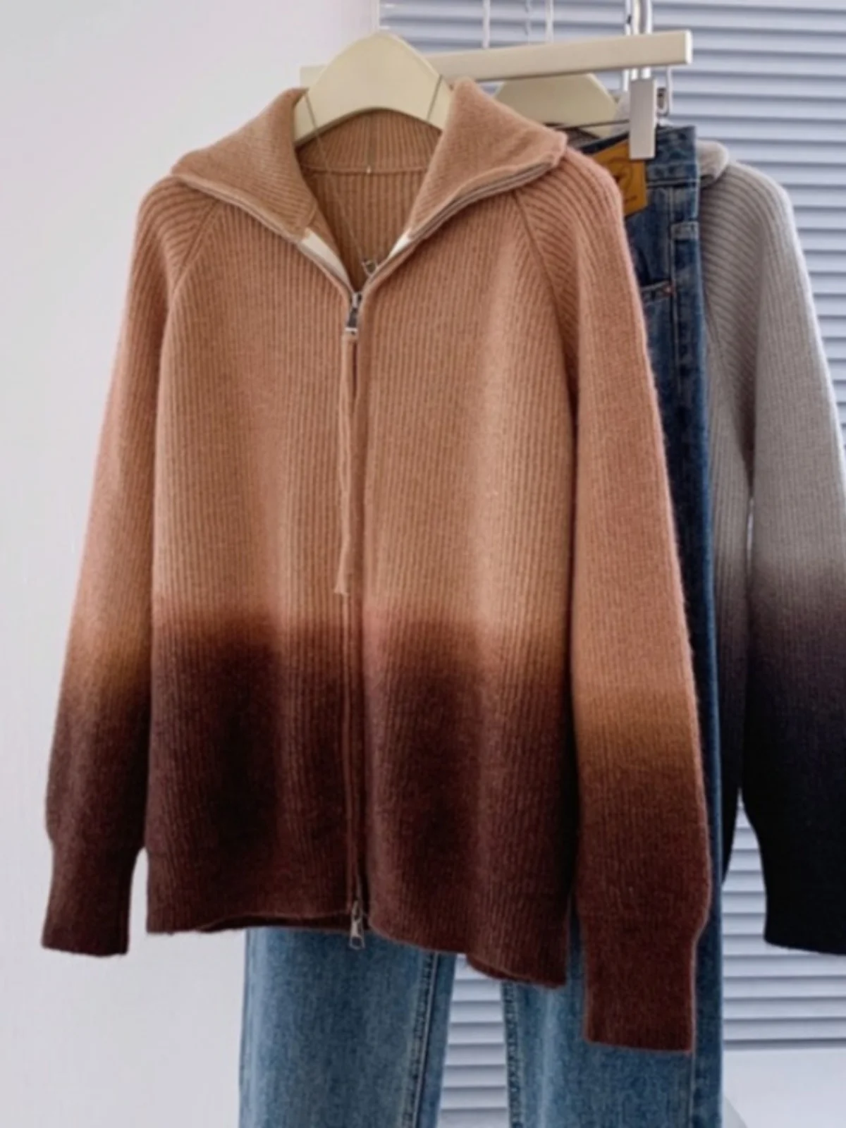 Свободный свитер с лацканами градиентом для ленивых верхняя одежда женщин осень