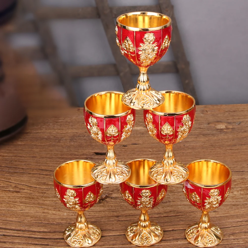 

Retro Creative Small Beverage Wine Cup Gold European Style Home Bar Manual Grinding Stable Base Alloy Wine Cup 30 Ml