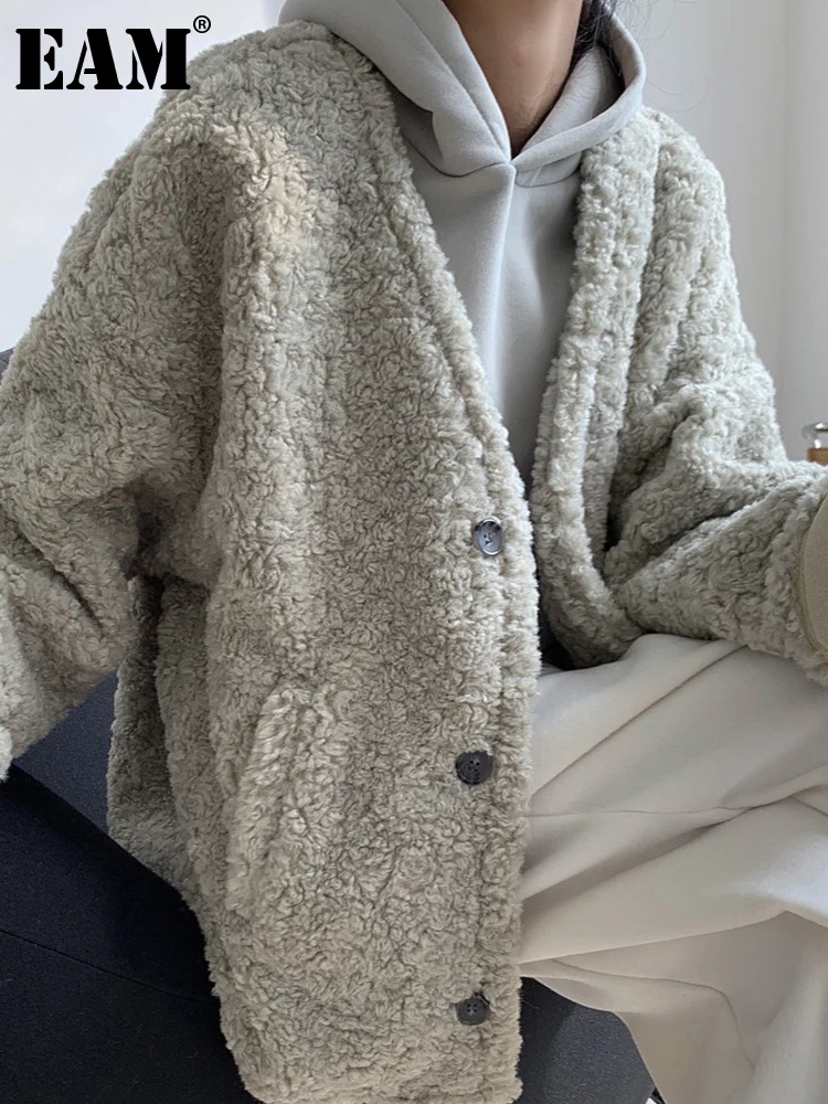 

[EAM] Loose Fit Green Lambswool Big Size Thick Jacket New V-neck Long Sleeve Women Coat Fashion Tide Spring Autumn 2023 1DF2200