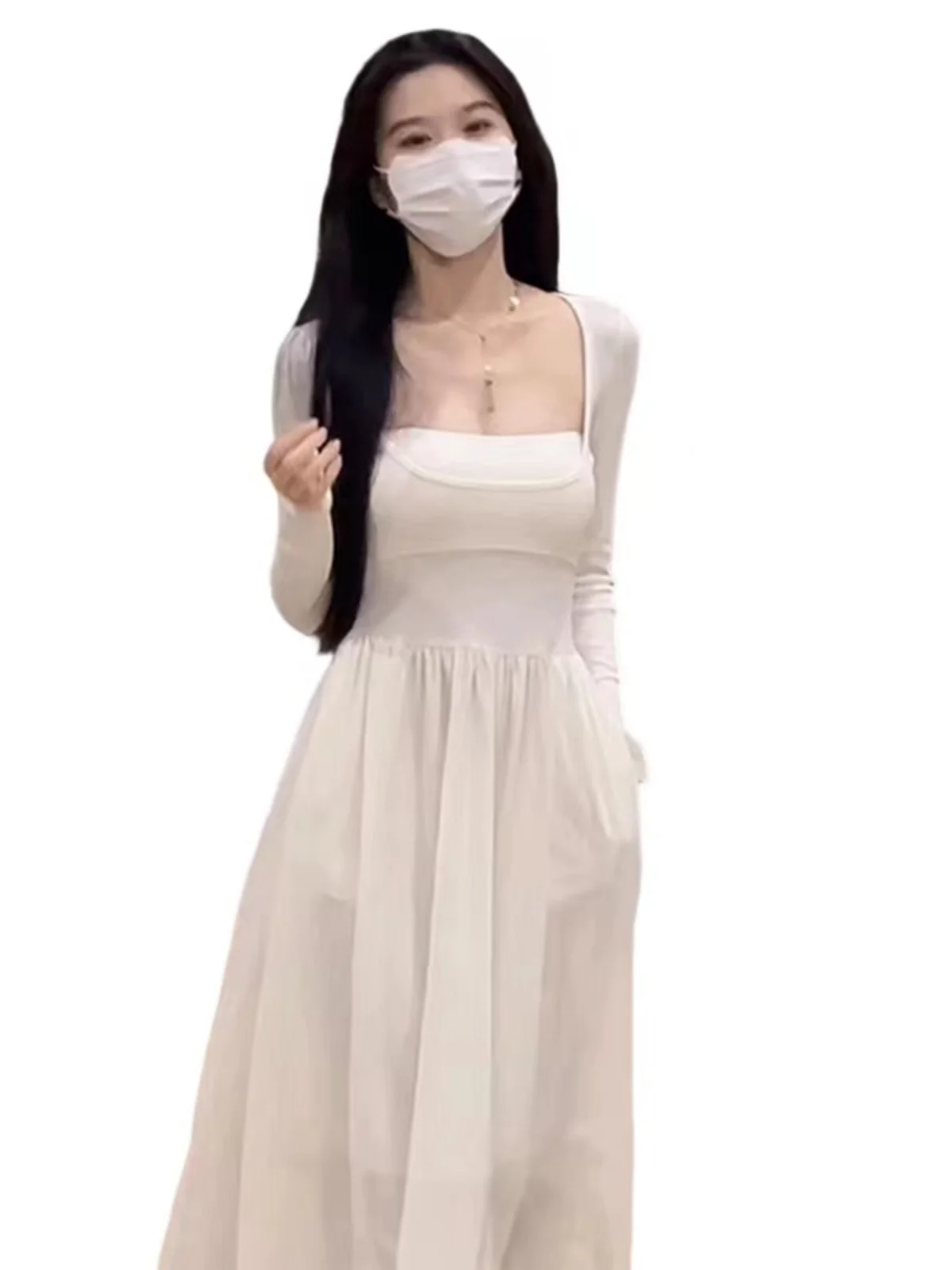 Платье с длинным рукавом и квадратным воротником облегающее