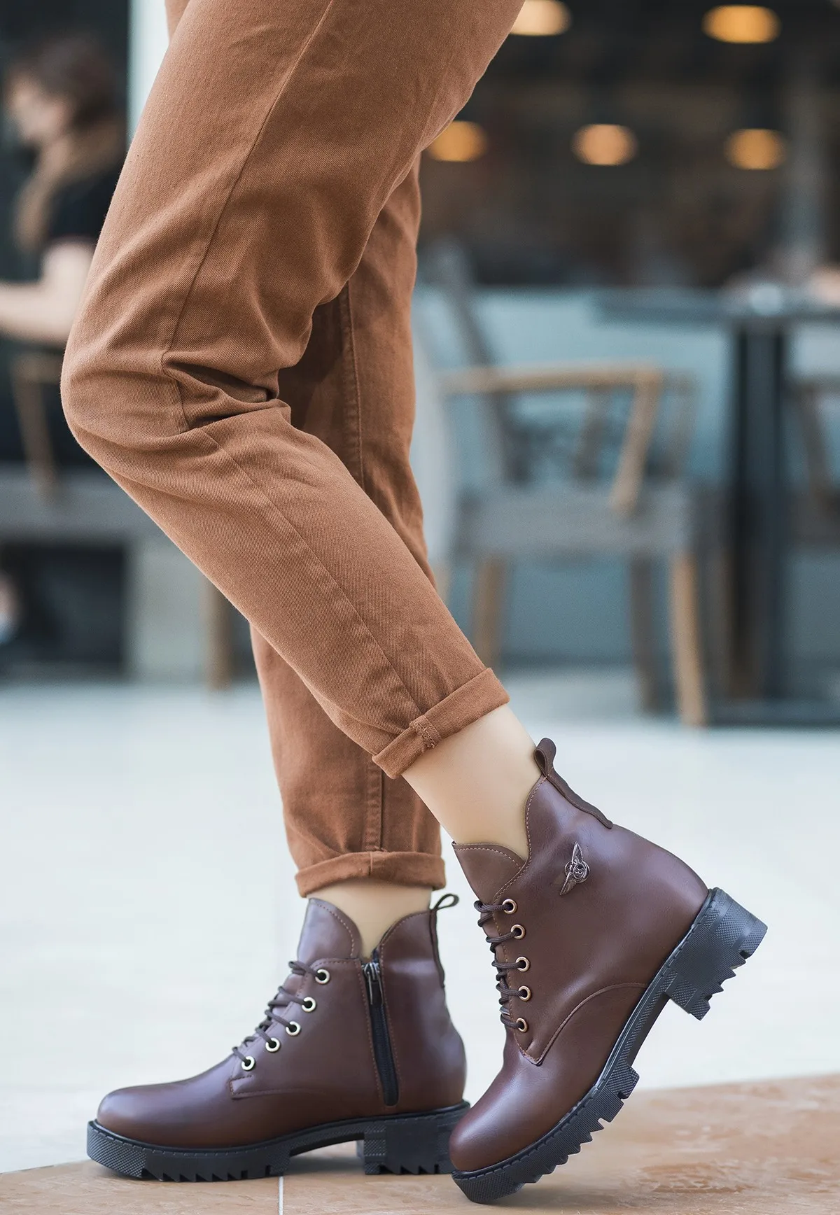 

Новые дизайнерские женские ботинки в турецком стиле светло-коричневого цвета на каблуке для зимы и осени, женские модные ботильоны для женщ...