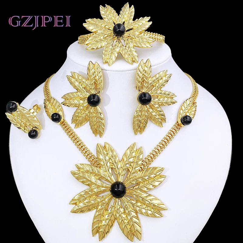 Комплект женских украшений из колье серёг браслета кольца искусственного