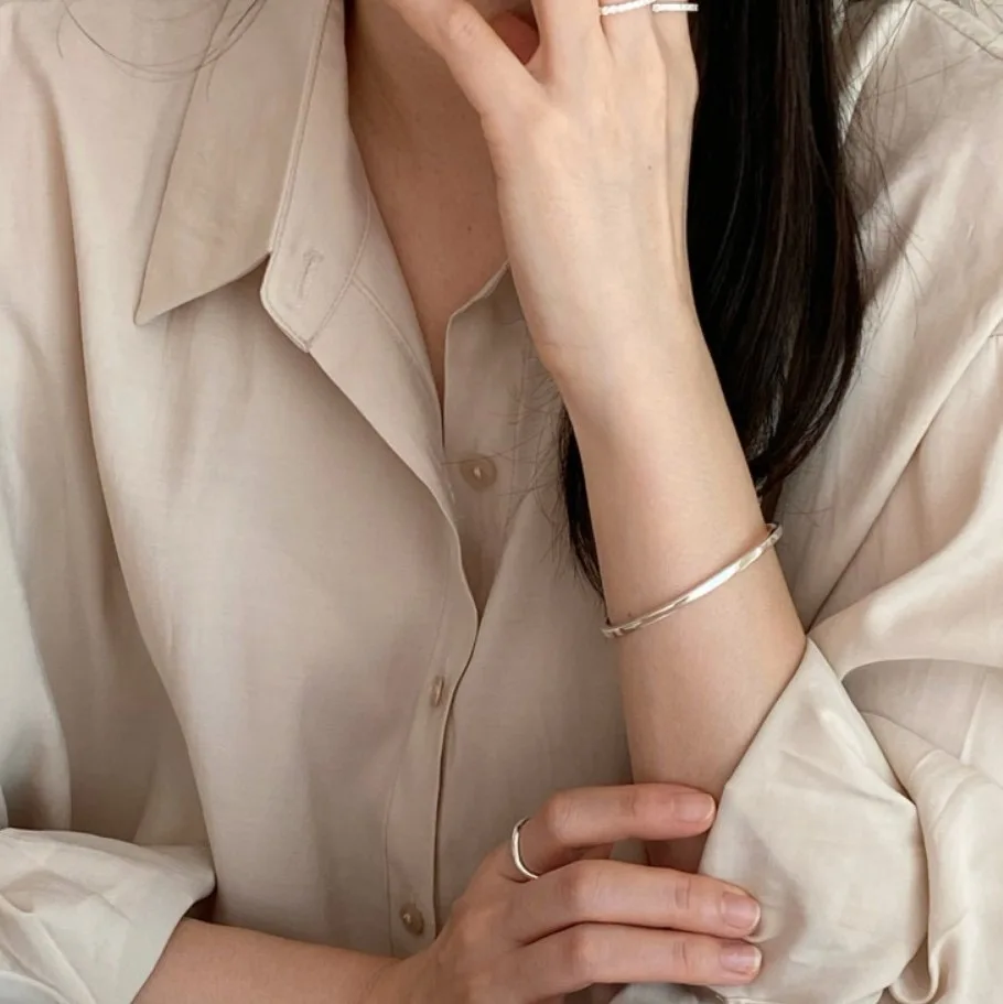 Минималистичный легкий роскошный однотонный простой и универсальный обтекаемый