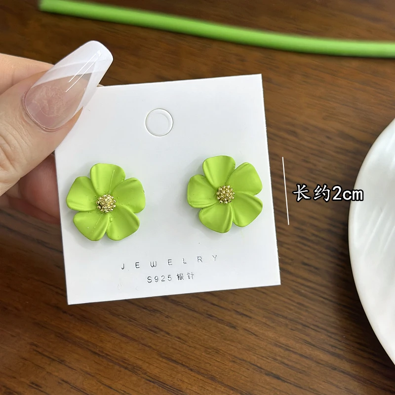 Модные серьги-гвоздики с белым цветком для женщин однослойные серьги ярких