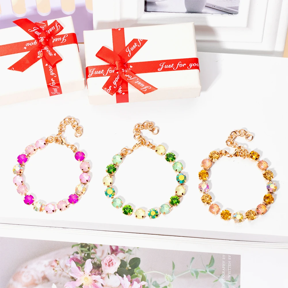 Женский браслет с разноцветными кристаллами золотая и серебряная цепочка