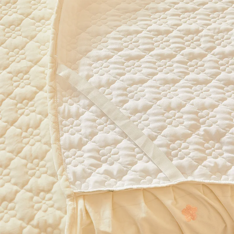 Роскошная бежевая утолщенная бархатная стеганая постельная юбка с цветочной