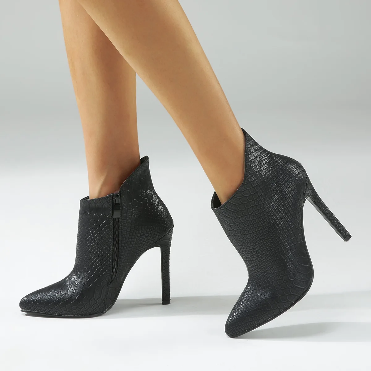 

Остроносые женские низкие ботинки, шикарные дизайнерские полусапожки на молнии, модные однотонные базовые полусапожки из прорезиненной тк...