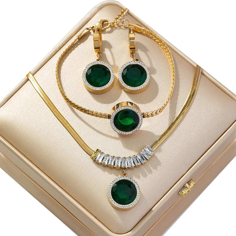 Ожерелье и серьги из нержавеющей стали с изумрудом