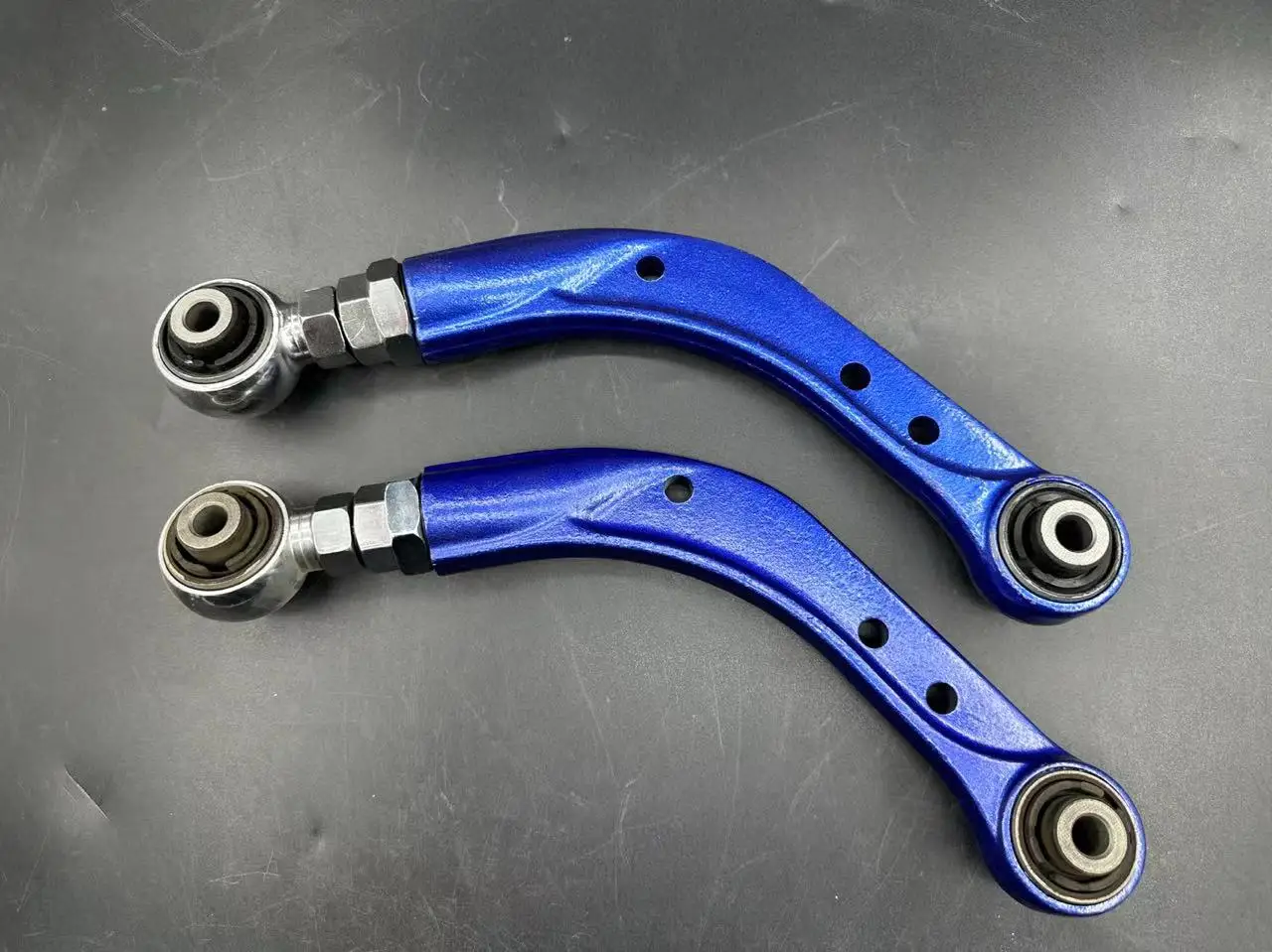 

Пара регулируемых задних рычагов развала для Caliber Compass Patriot Outlander Lancer