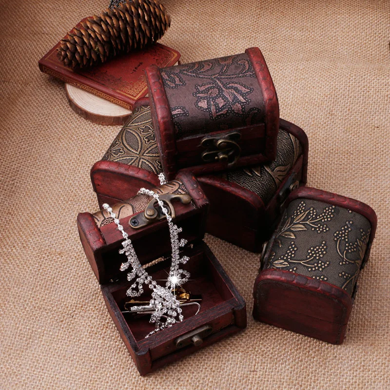 

2022 New Vintage Jewelry Pearl Necklace Bracelet Storage Holder Lock Wooden Case Gift Box
