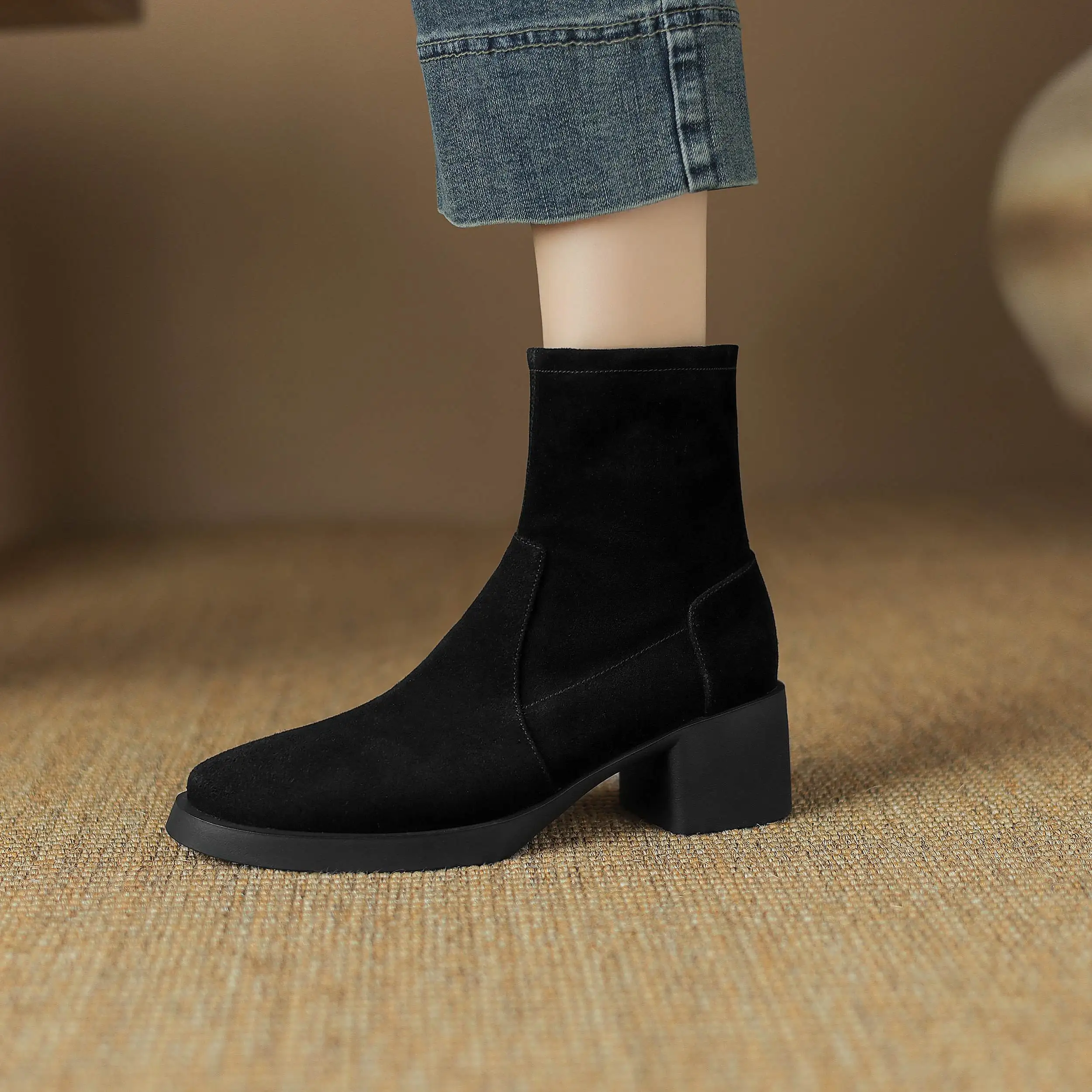 Женские замшевые ботильоны на молнии в стиле ретро