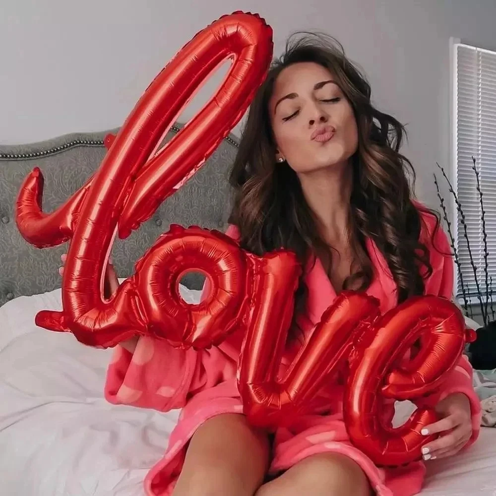 Фольгированный воздушный шар с надписью LOVE 108 см