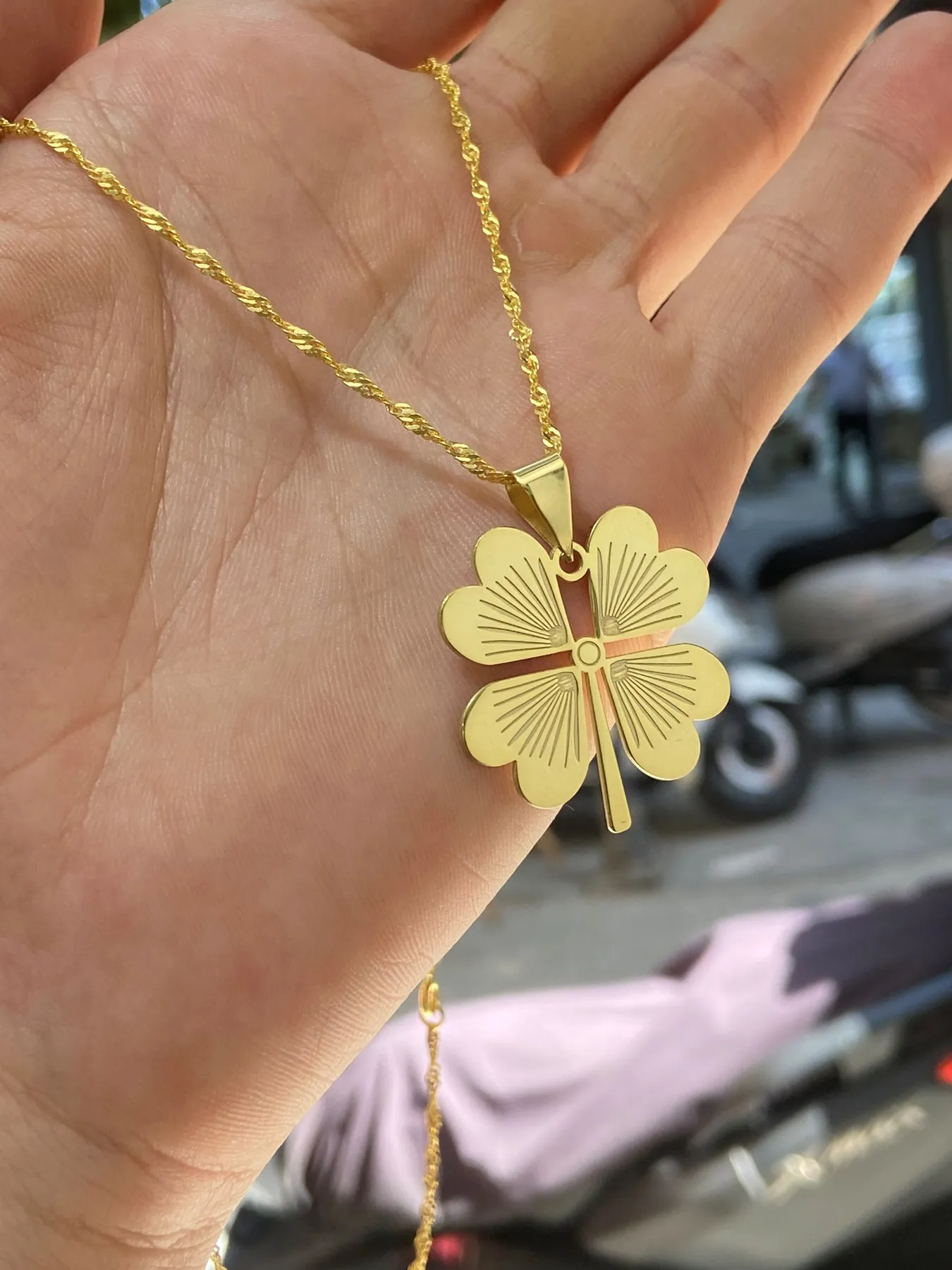 Серебряное позолоченное ожерелье в виде клевера на удачу изготовлено из серебра