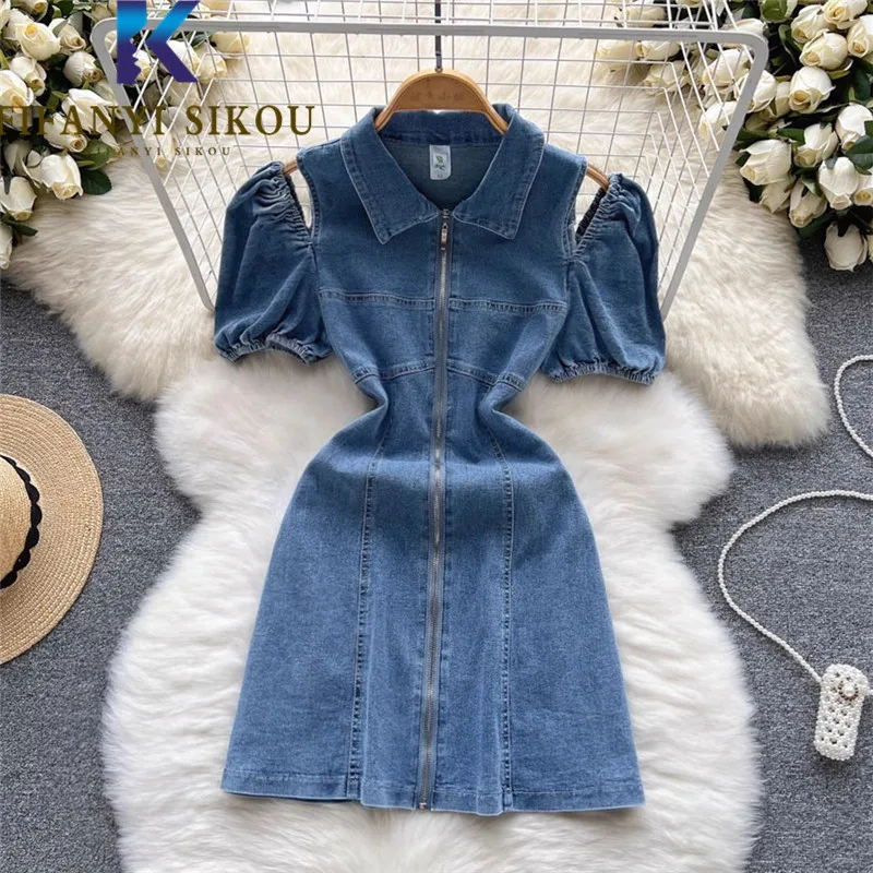 

Платье женское джинсовое с открытыми плечами, пикантное модное повседневное короткое с отложным воротником, на молнии, с завышенной талией, на лето