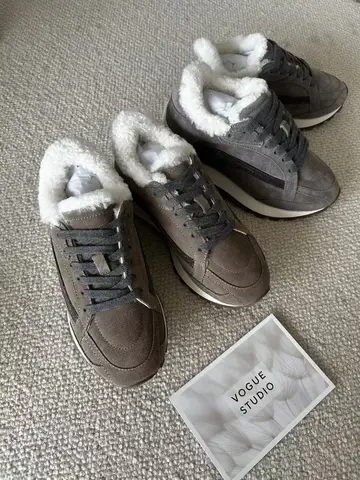 Повседневные зимние кроссовки из натуральной кожи с подкладкой из овечьей овчины.