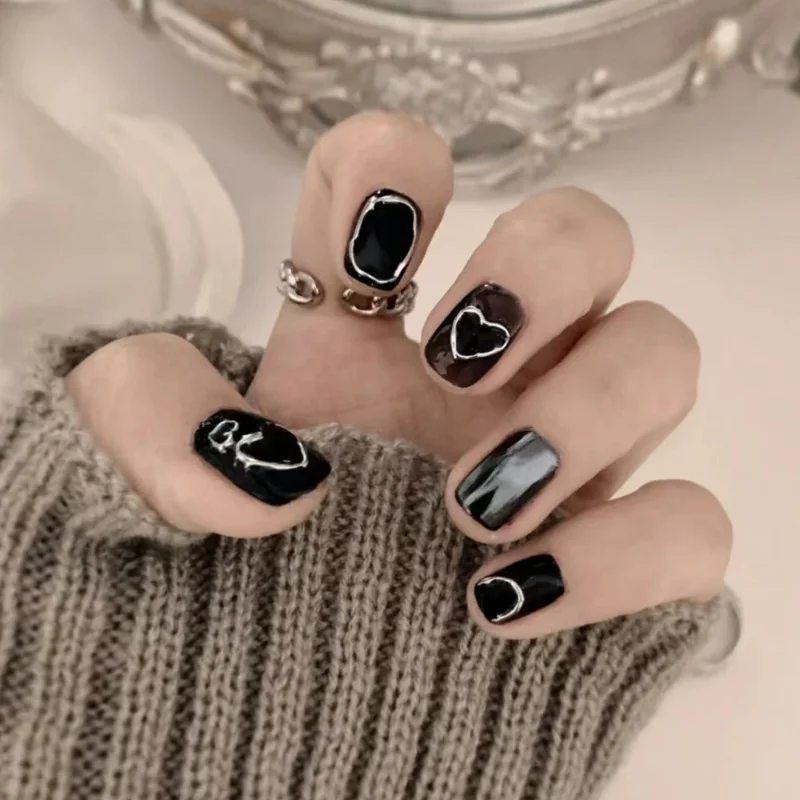 

24 Pieces/Box Short and Simple Wind Wear Armor Jelly Glue Black Nail Tips Love Lines Fake Nail Patch Detachable