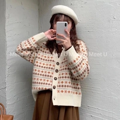 Женский трикотажный кардиган с V-образным вырезом на пуговицах