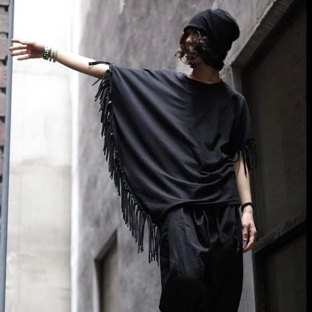 

2023 New Men T Shirt Tassel Solid Color Cloak Punk Style Streetwear Fashion Irregular Tops O-neck Loose Casual Cape Camisetas