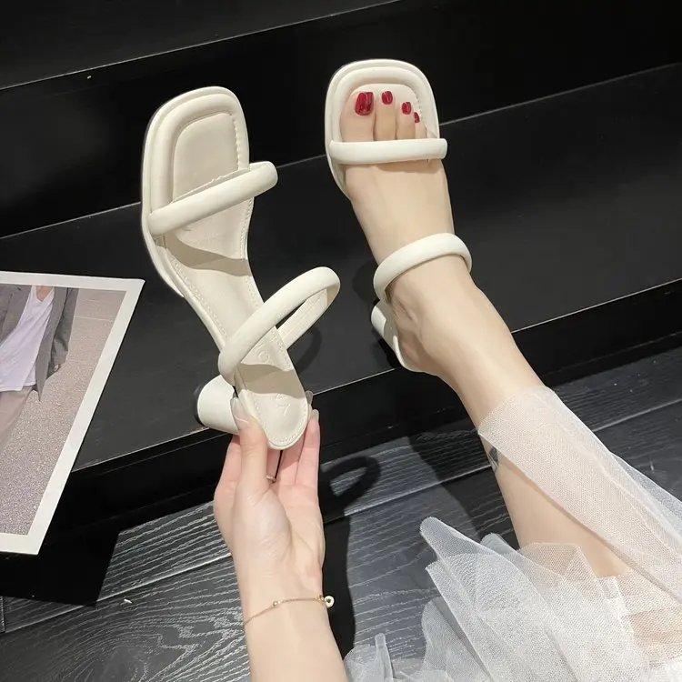 

2022 Summer New Style Women's Slippers Fashion Narrow Strap Square High Heels Ladies Sandals Outdoor Beach Ladies Slippers