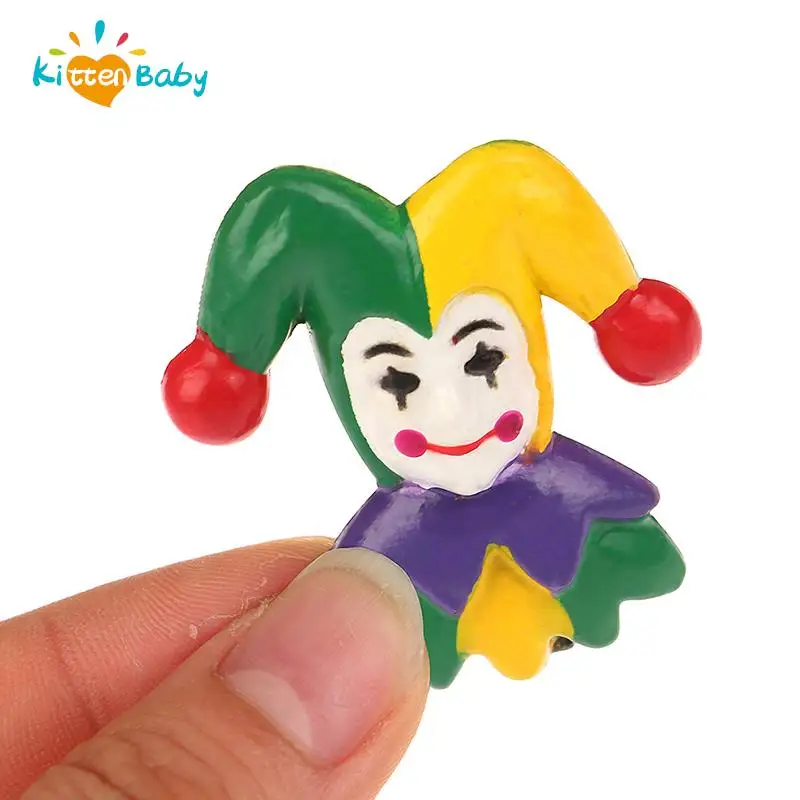 

1pcs Dollhouse Mini Clown Doll Moss Micro Landscape Decoration Clown Pvc Keychain Cake Car Accessories House Office Furnishings