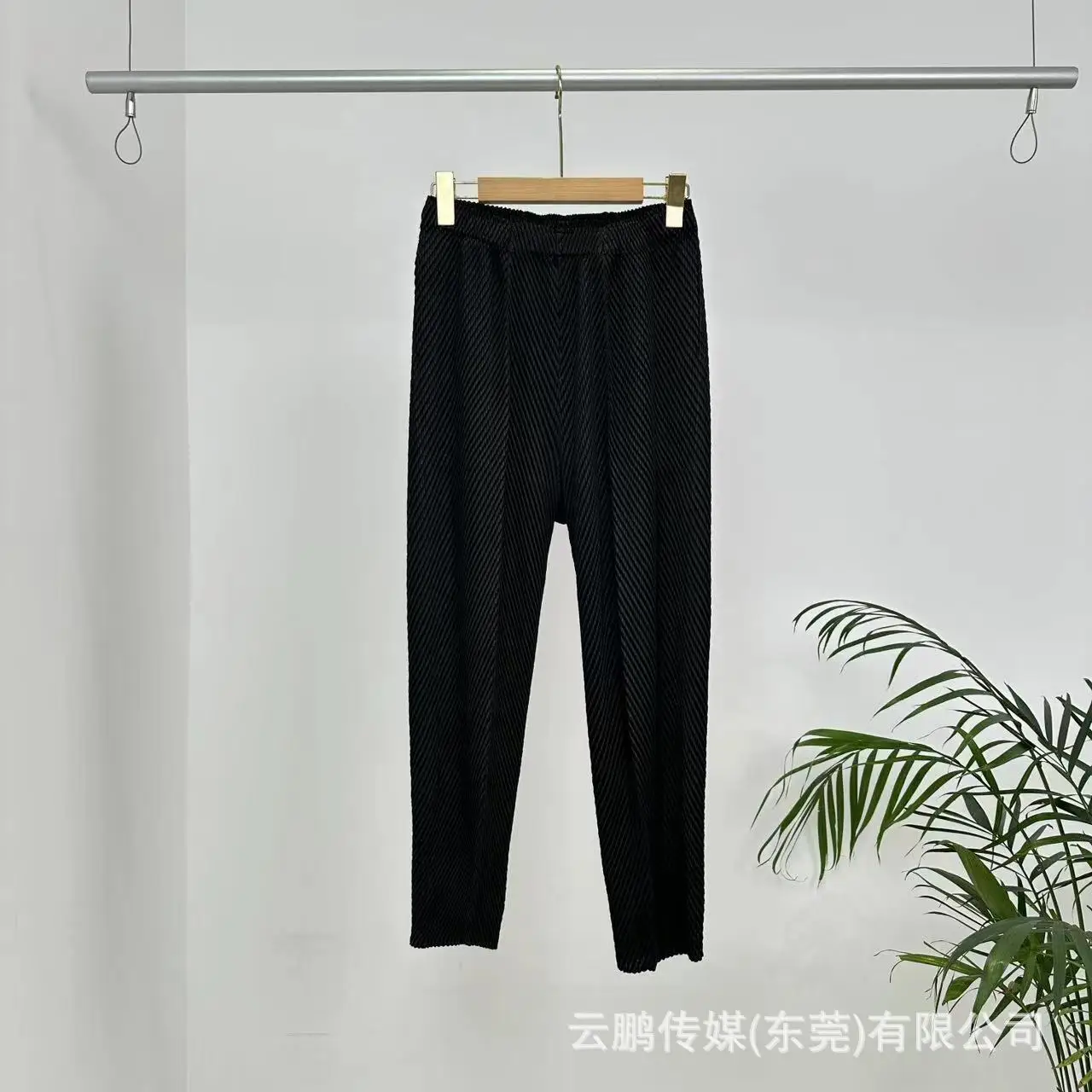 Комплект плиссированных брюк однотонный тонкий эластичный из трех предметов