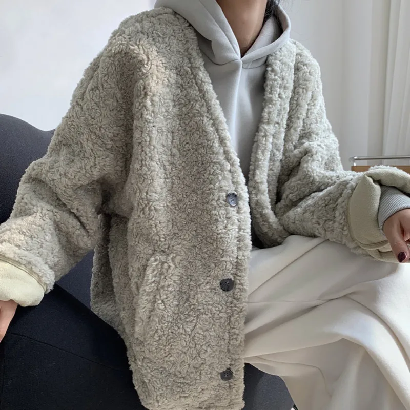 

New winter Korean fashionable lazy silhouette lamb wool coat loose and thin women wearing leisure thickened