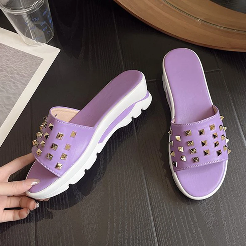 

Rivet Slippers Women One Word Simple Beach Sandals 2022 New Fashion Wedges Platform Slides Casual Size 43 Women Shoes Sandalias
