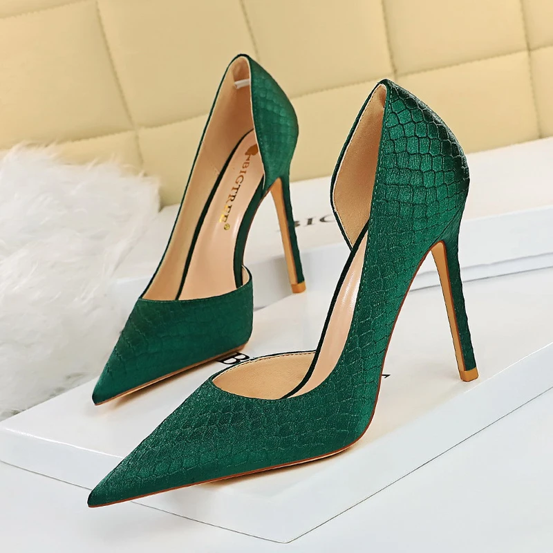 

Women Pumps OL Women Shoes On Heels 10.5Cm Pointed Toe Women High Heels Silk Snake Scale Ladies Stiletto D'orsay Female Heels