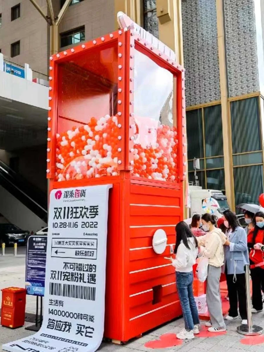 Большая пластиковая статуэтка машины для скручивания яиц