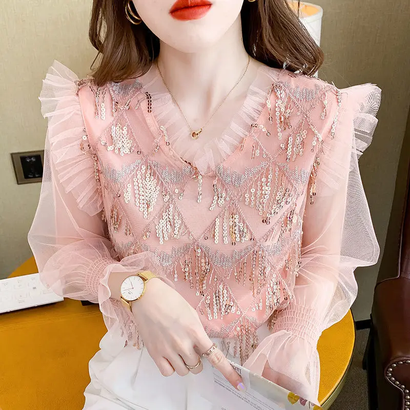 

Blouse female 2022 Spring Korean V -neck Net Sleeve Sleeing Heavy Industry Sequenant Embroidery Top Broken Shirt Women's Tide