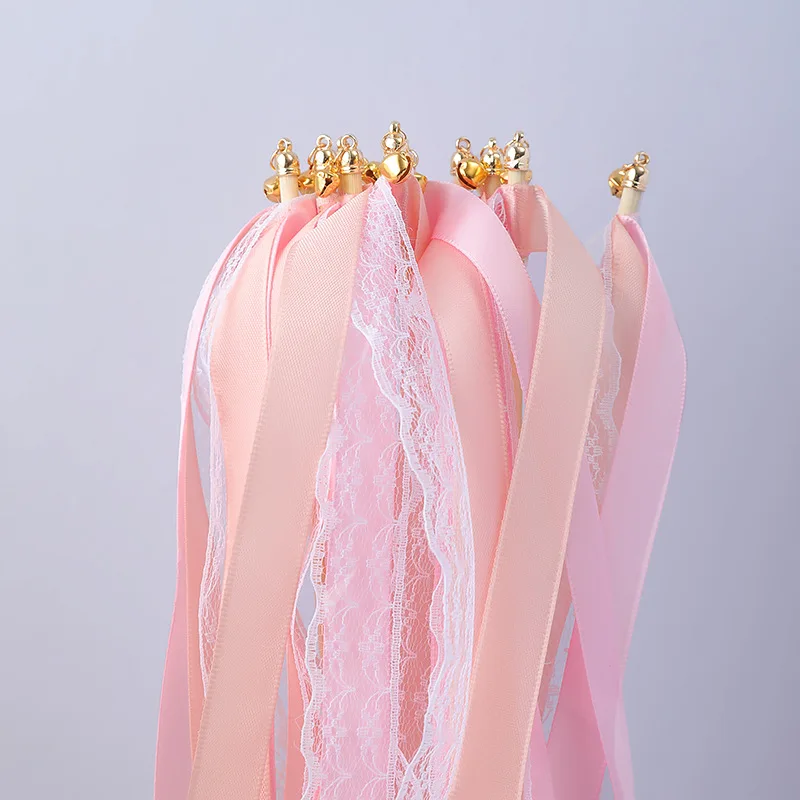 

Ленточные палочки с золотым колокольчиком