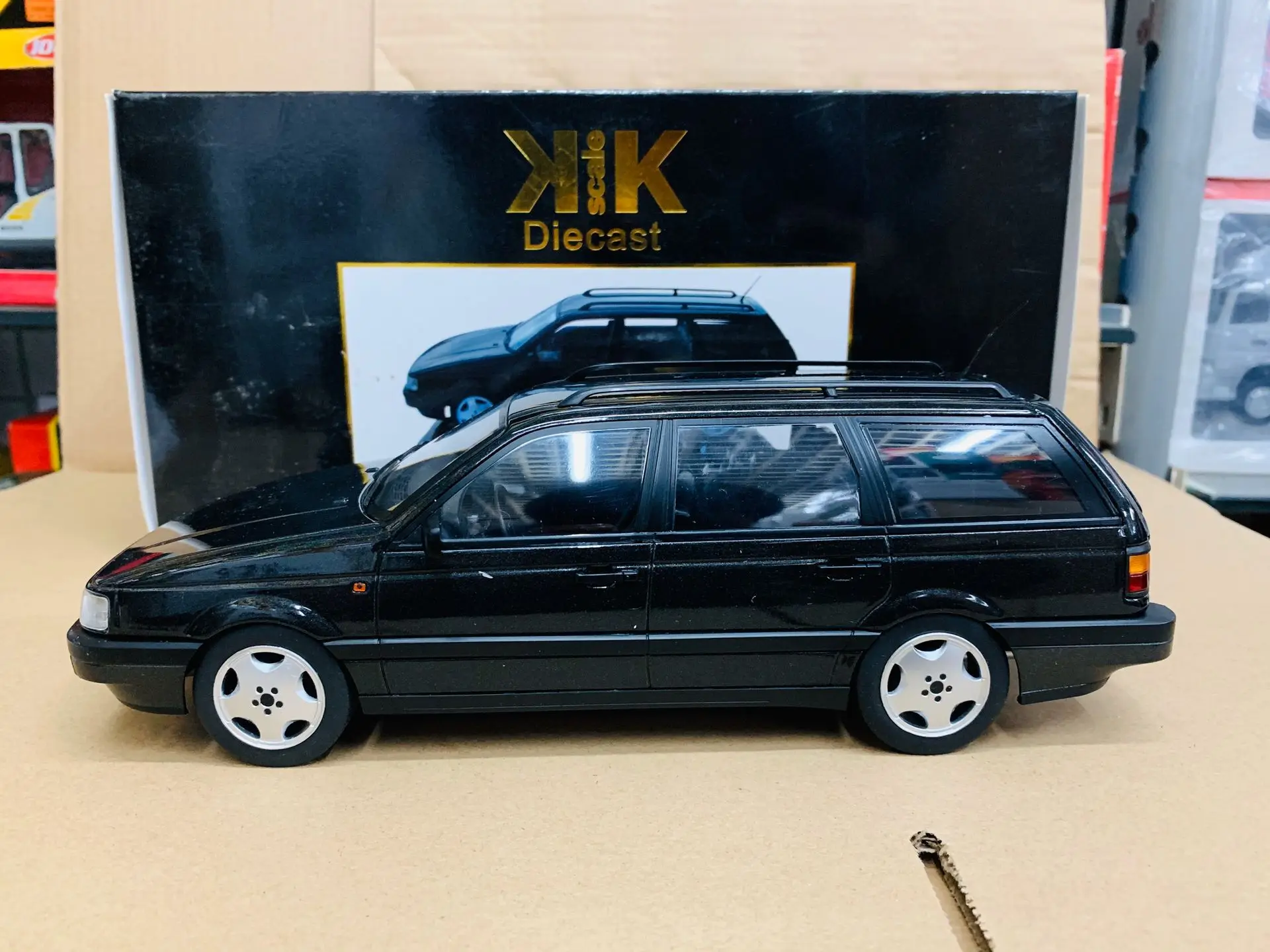 Модели KK Passat B3 Estate VR6 1/18 литые модели автомобилей в коробке |