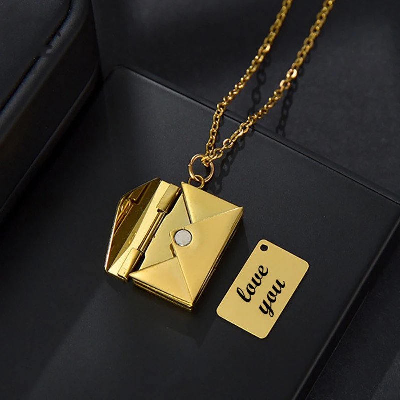 Колье с надписью Love из нержавеющей стали