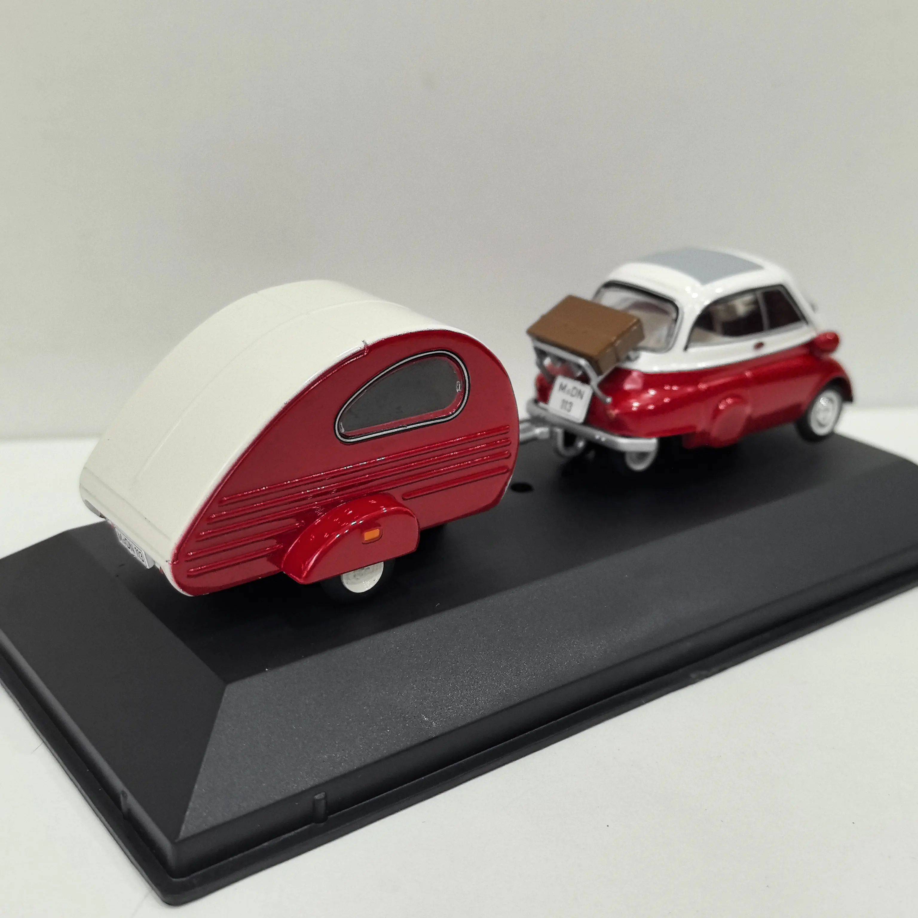 Фото Металлическая модель автомобиля BMW ISETTA 300 в масштабе 1:43 от Diecast ALTAYA №5